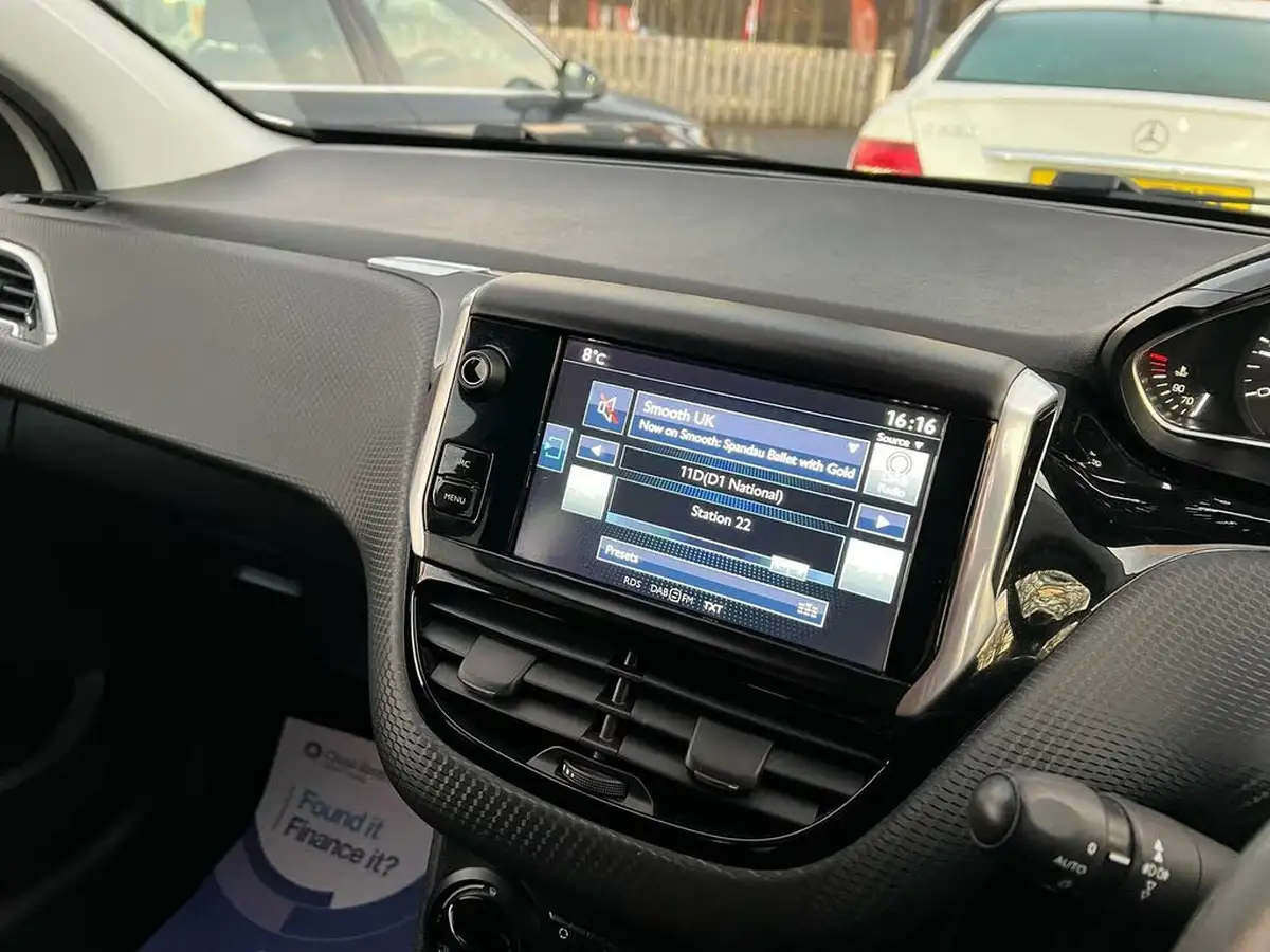 2016-peugeot-208-16bluehdi-allure-100bhp-non-ss-5d-big-17