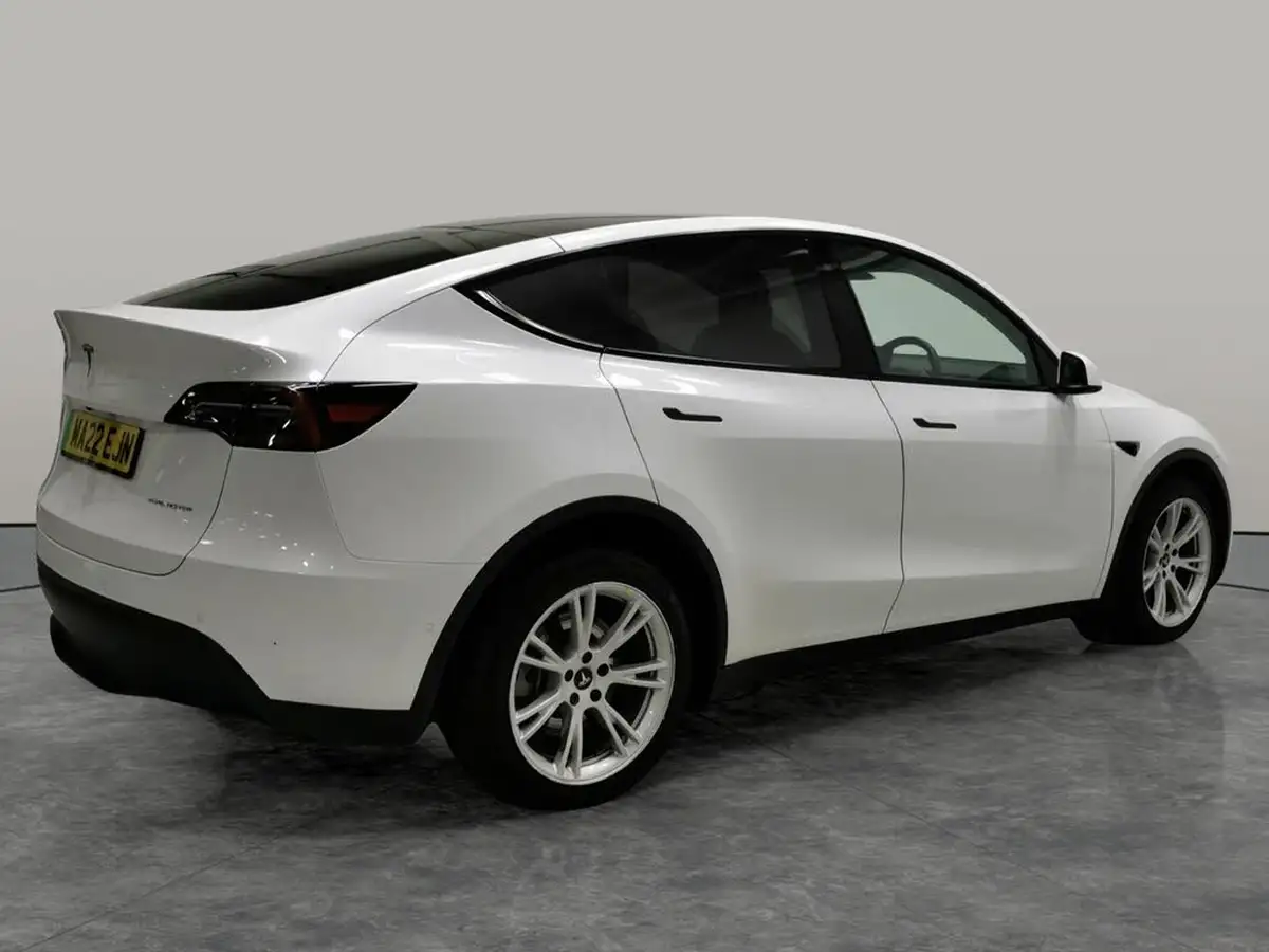 2022-tesla-model-y-e-long-range-big-10