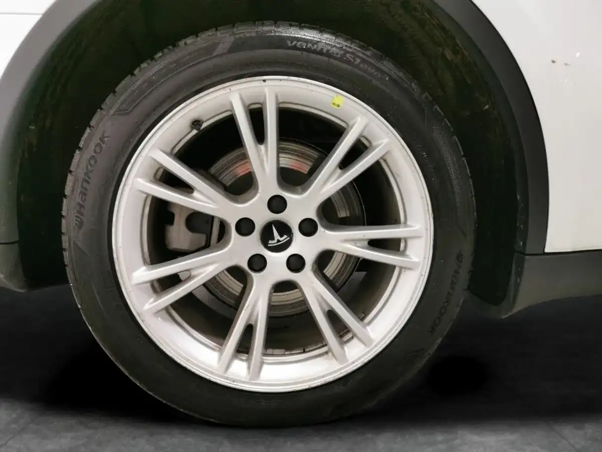 2022-tesla-model-y-e-long-range-big-30