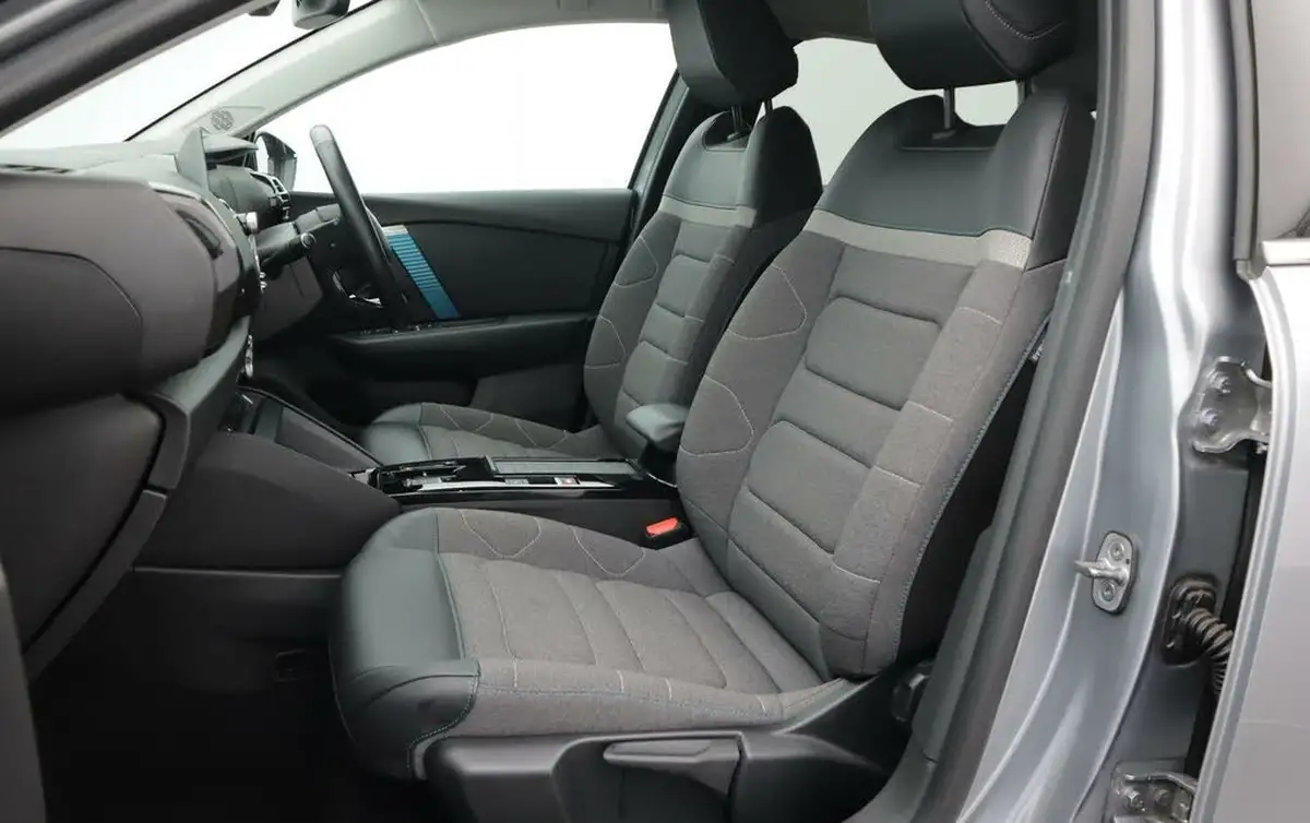 2022-citroen-c4-e-shine-big-14