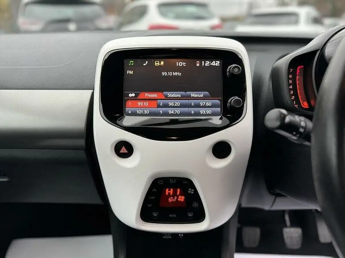 2015-citroen-c1-12-puretech-flair-edition-3d-big-27
