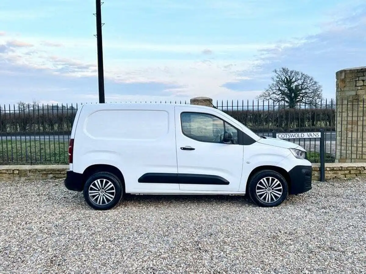 2019-peugeot-partner-15-bluehdi-1000-professional-100ps-eu6dt-panel-big-15