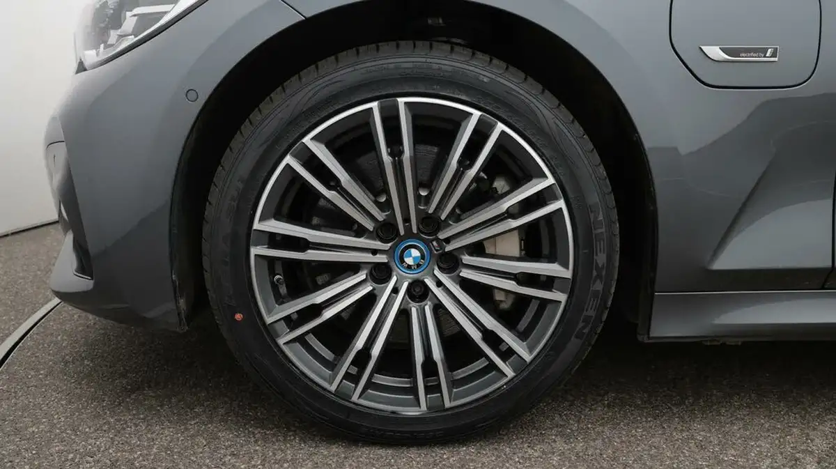 2022-bmw-3-series-20-330e-m-sport-touring-5d-big-18