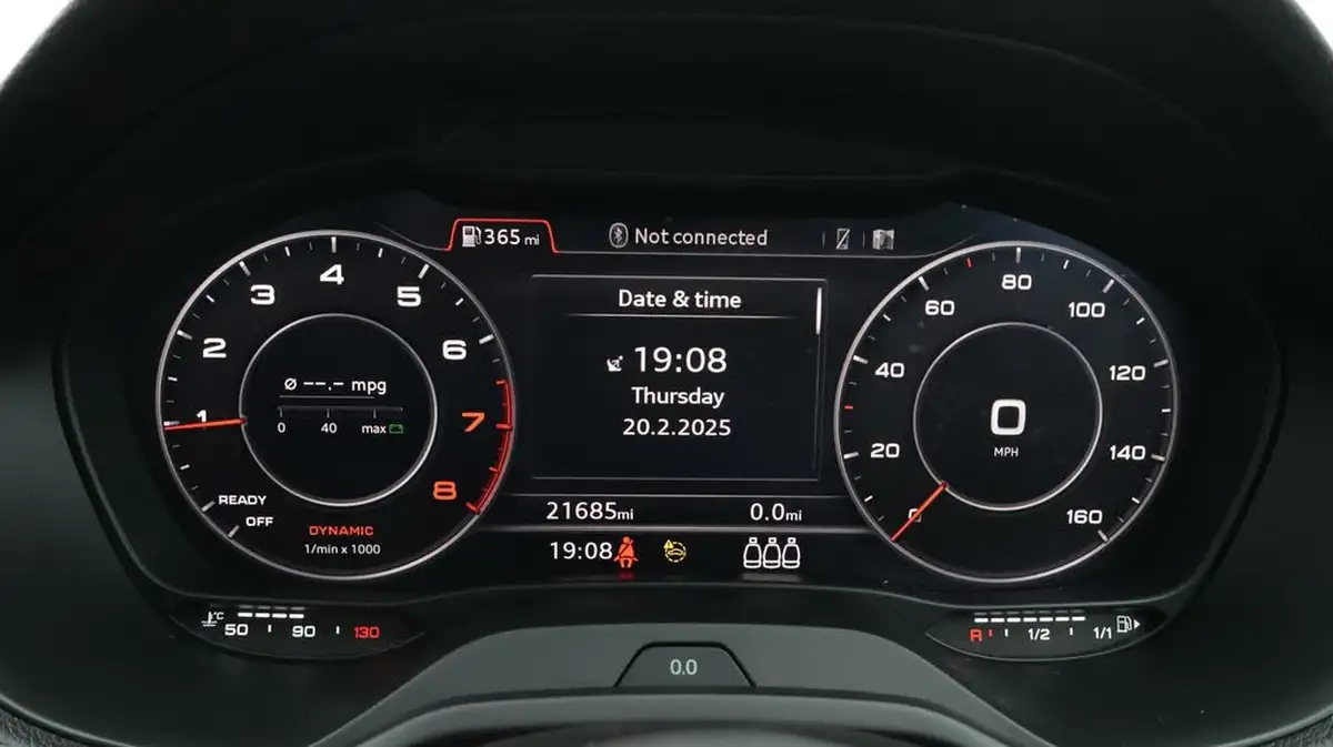 2022-audi-q2-10-30-tfsi-sport-big-10