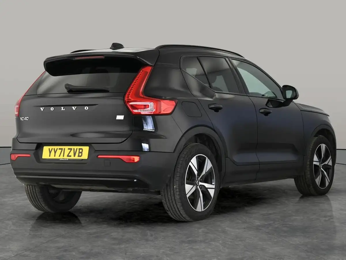 2022-volvo-xc40-15-t4-r-design-big-5