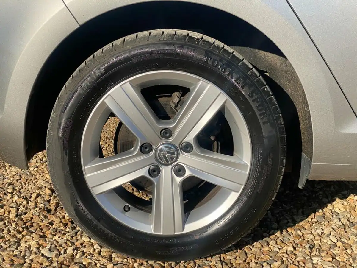 2015-volkswagen-golf-16tdi-match-110ps-bmtss-5d-dsg-big-50