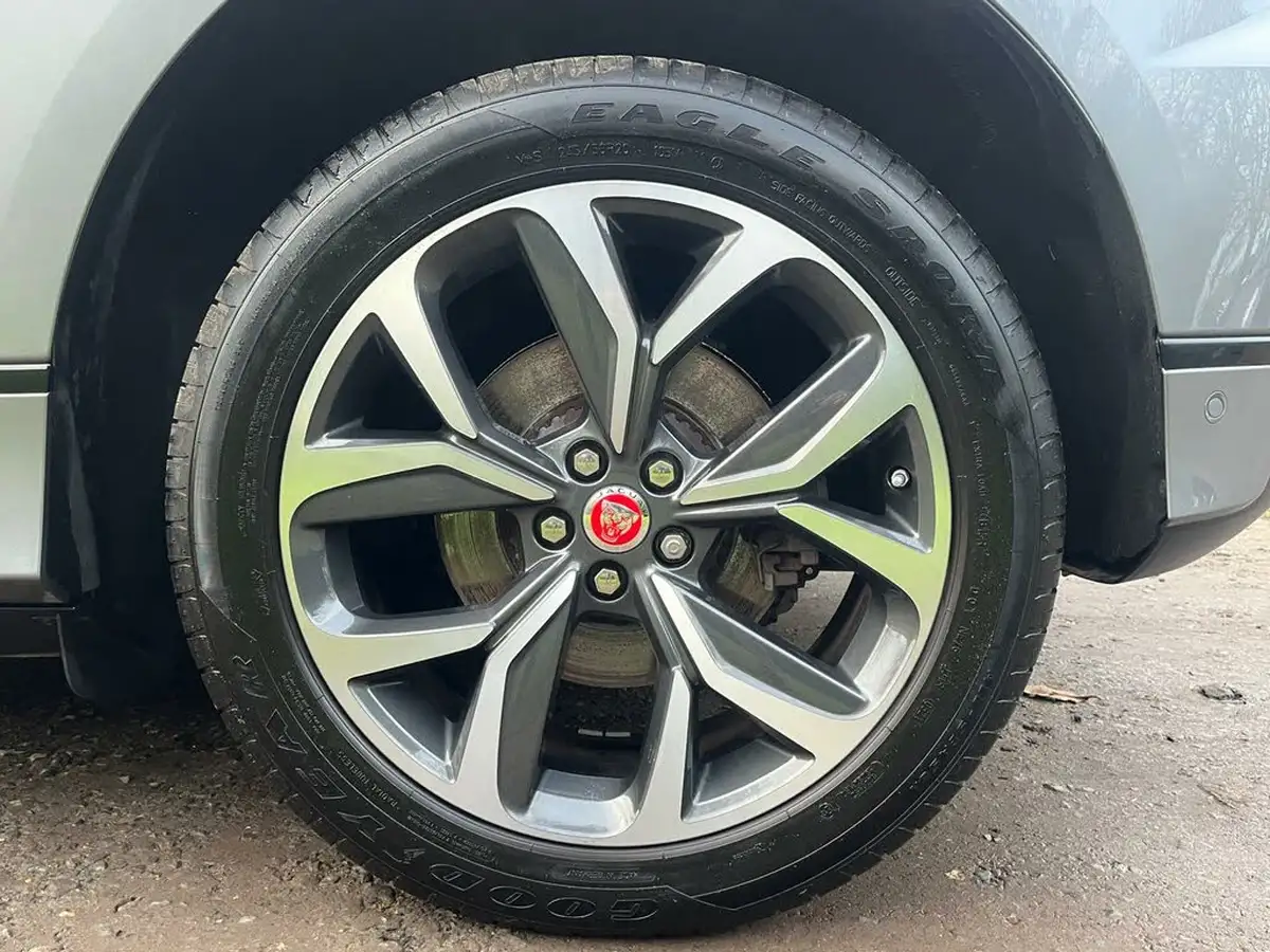 2022-jaguar-i-pace-ev400-hse-big-13