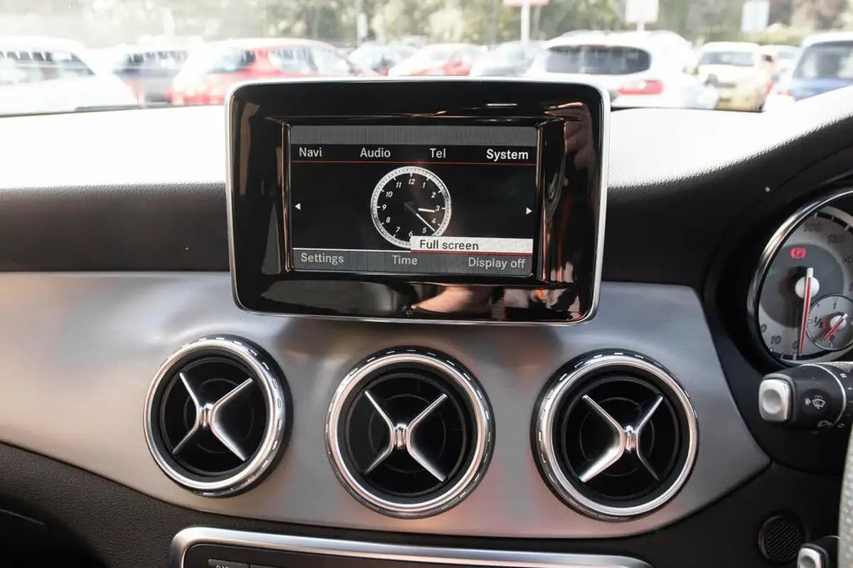 2015-mercedes-benz-gla-class-21cdi-amg-line-premium-package-136bhp-200-7g-dct-big-26
