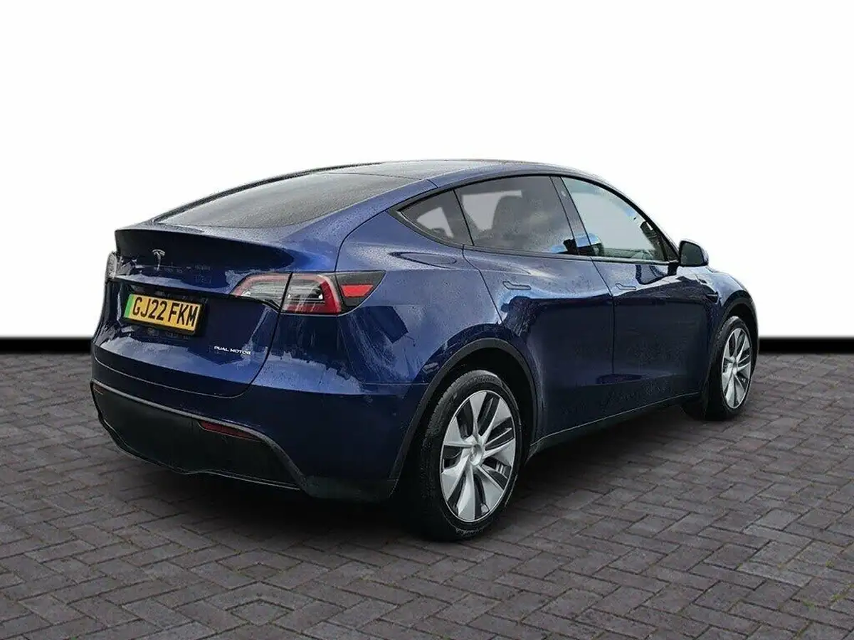 2022-tesla-model-y-e-long-range-big-4