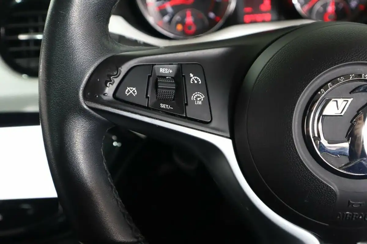 2013-vauxhall-adam-14-jam-87ps-big-32
