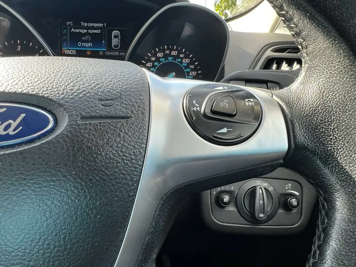 2016-ford-kuga-20tdci-zetec-awd-powershift-big-10