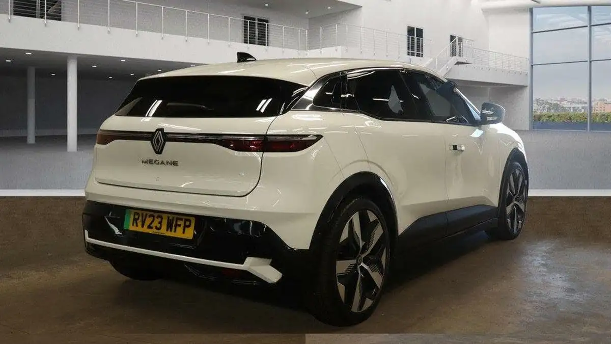 2023-renault-megane-e-tech-e-techno-big-3