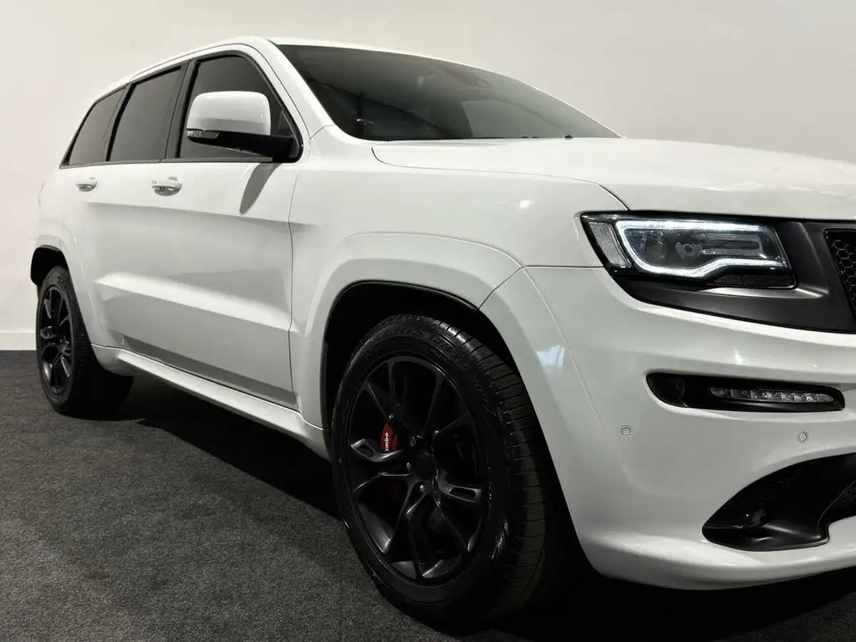 2016-jeep-grand-cherokee-64-hemi-srt-big-3