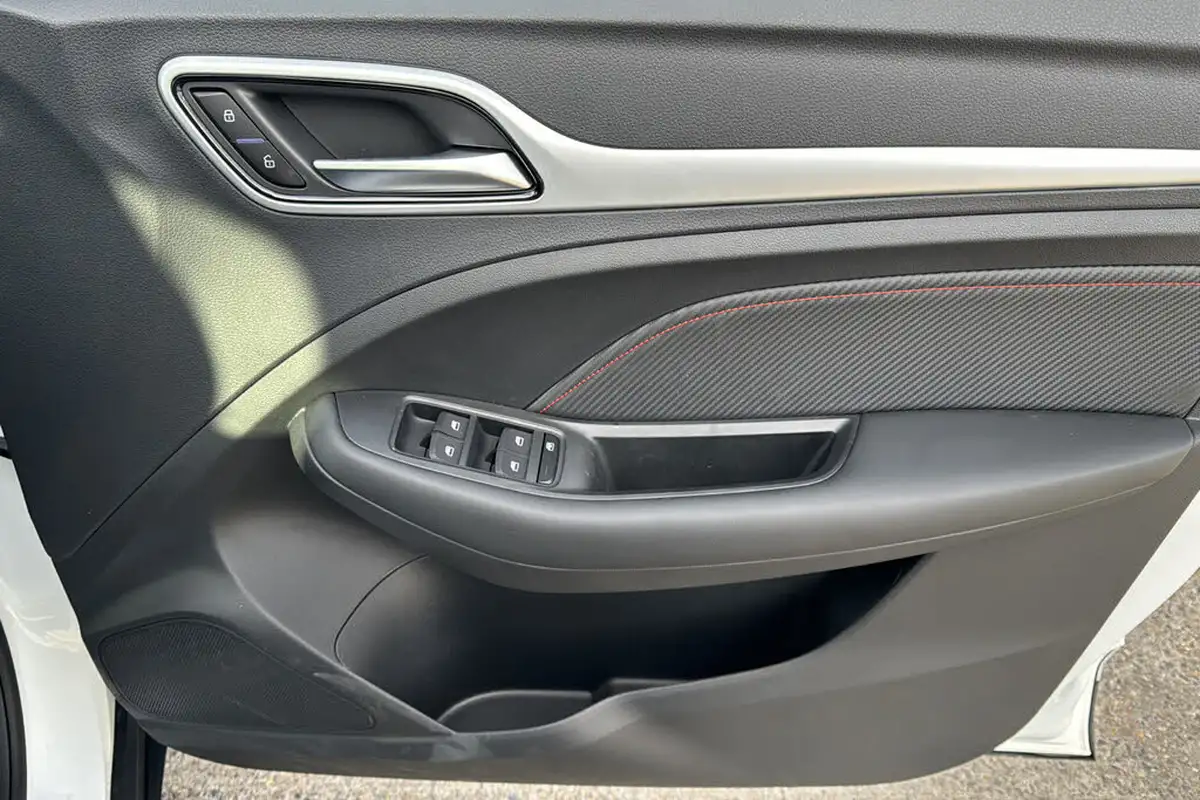 2024-mg-zs-suv-e-trophy-connect-ev-176ps-big-25