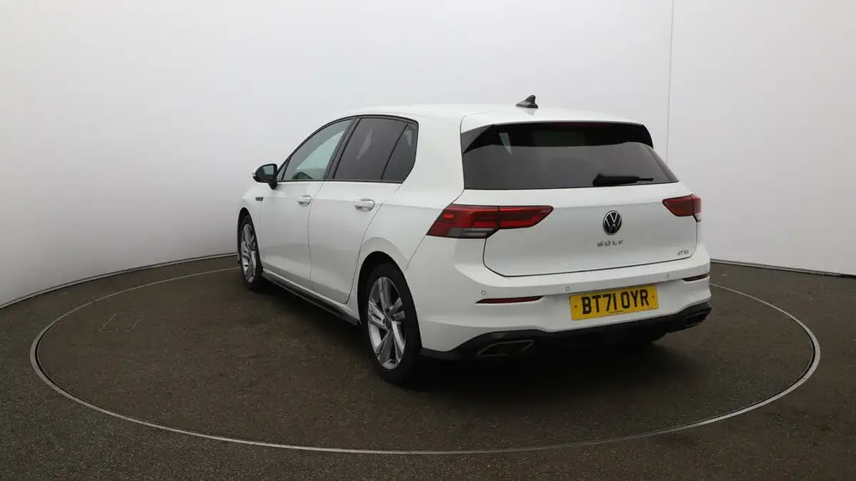 2021-volkswagen-golf-big-52