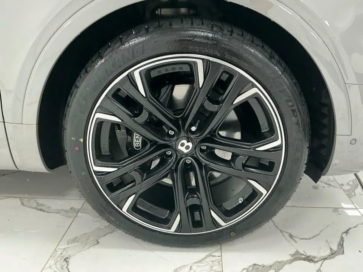 2021-bentley-bentayga-40-v8-big-11