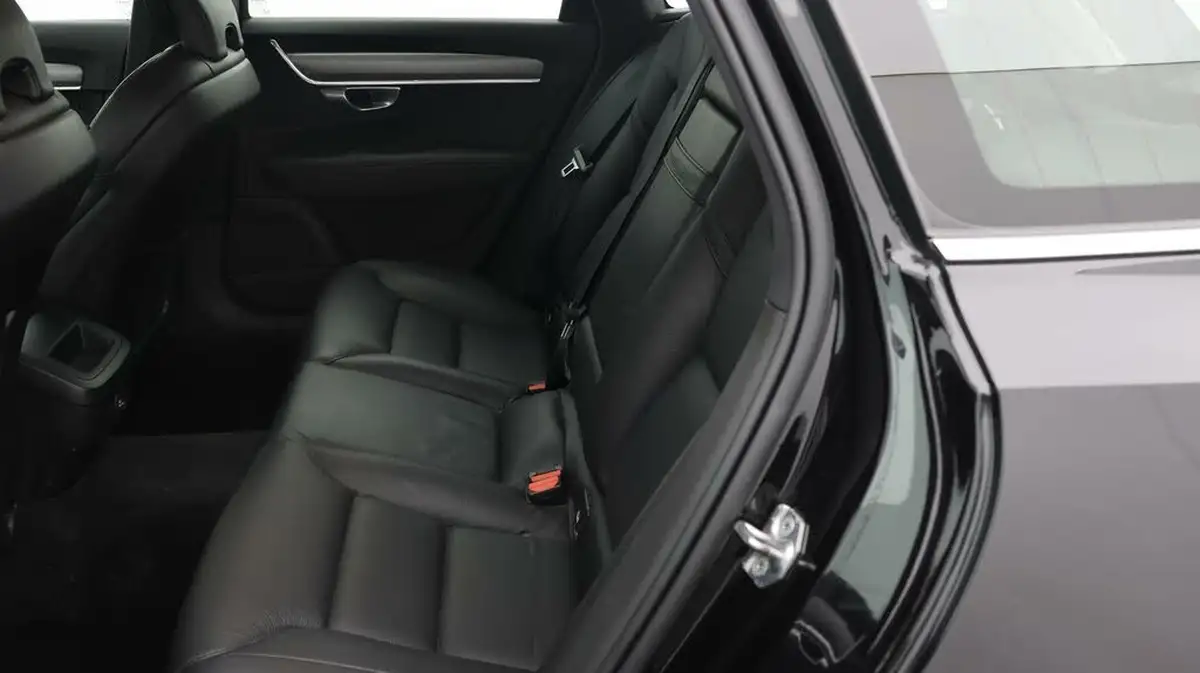 2019-volvo-v90-20-t4-momentum-plus-big-15