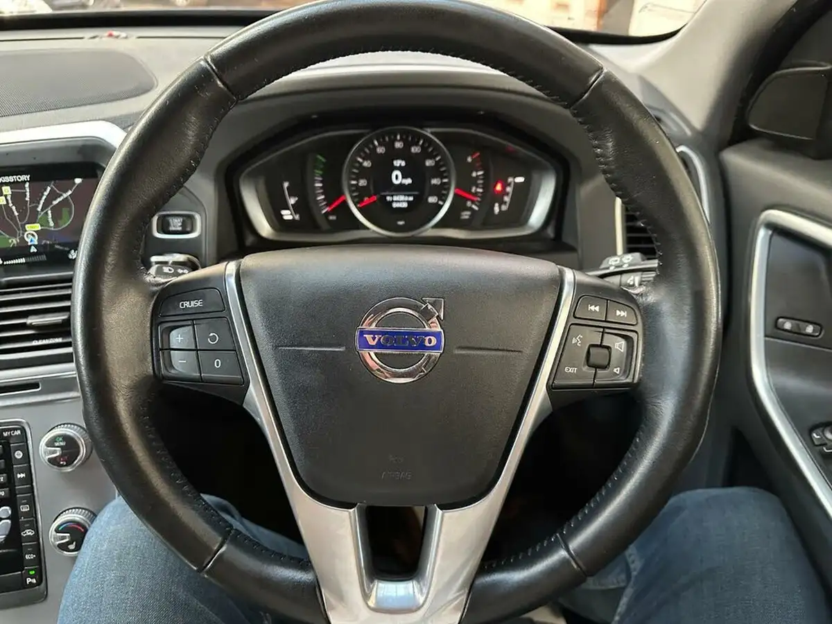 2016-volvo-xc60-20td-d4-se-nav-geartronic-big-26