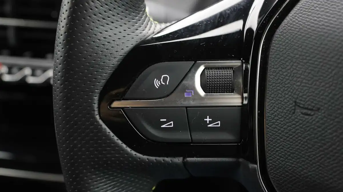 2022-peugeot-2008-suv-e-gt-premium-big-20