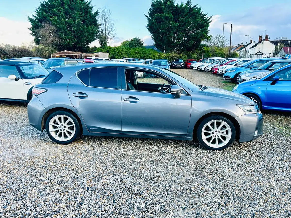 2013-lexus-ct-200h-18-premier-big-9