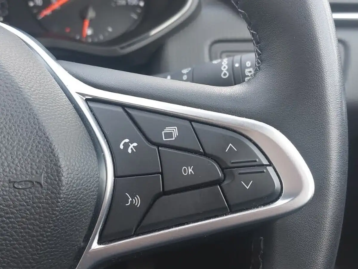 2022-renault-clio-10-tce-iconic-edition-big-13