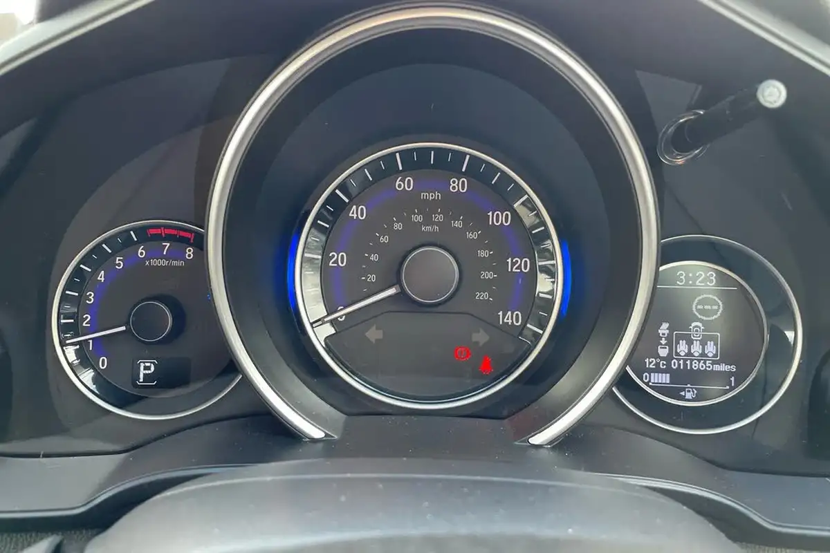 2018-honda-jazz-13-i-vtec-ex-navi-cvt-big-10