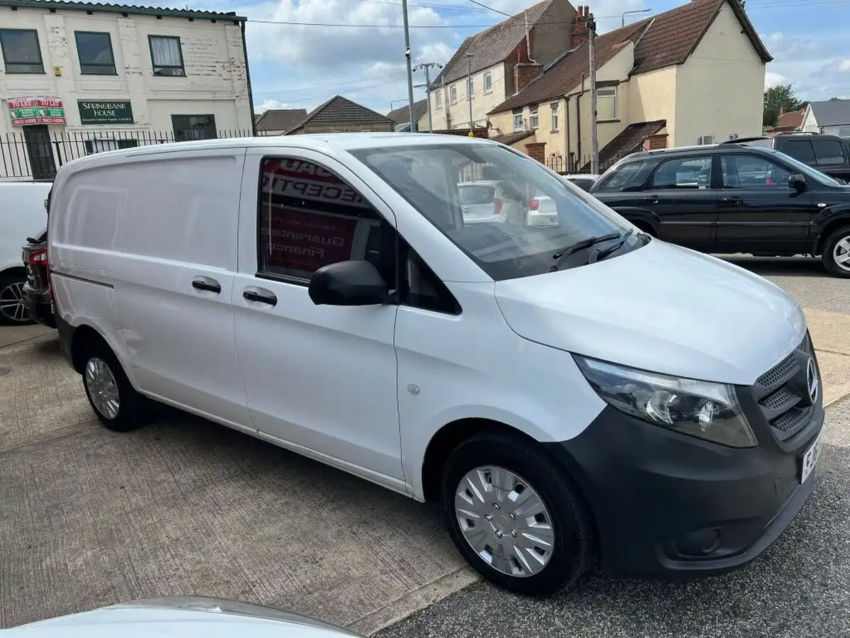 2017-mercedes-benz-vito-16cdi-111cdi-panel-compact-big-0