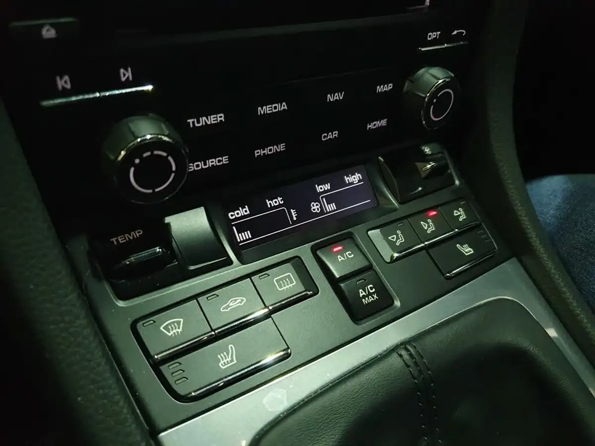 2016-porsche-cayman-718-20-big-23