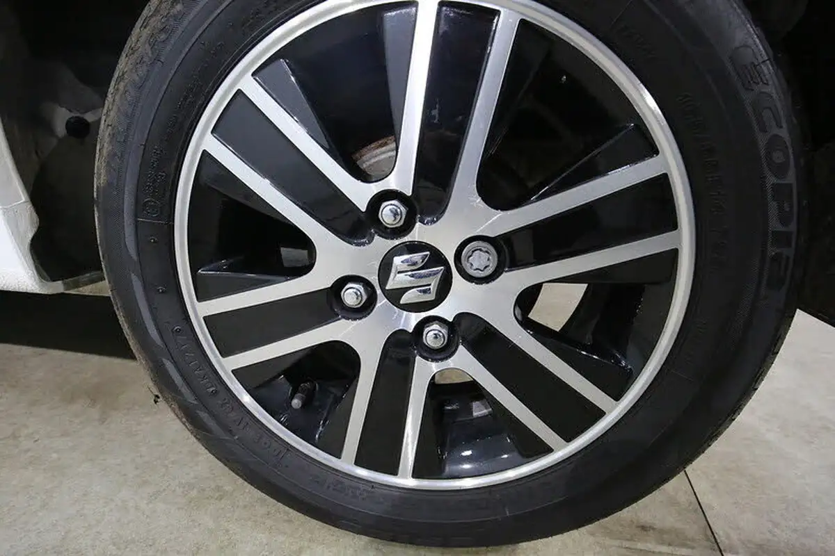 2018-suzuki-celerio-10-sz4-ags-big-22