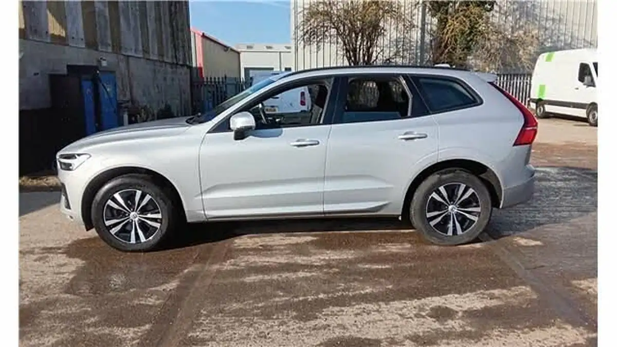 2022-volvo-xc60-20-b5-core-big-2