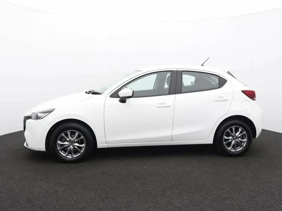 2024-mazda-mazda2-15-e-skyactiv-g-centre-line-big-3