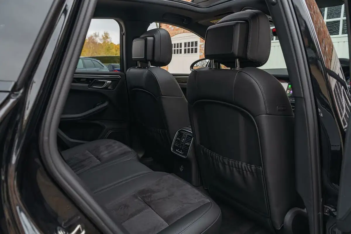 2020-porsche-macan-30-s-big-30