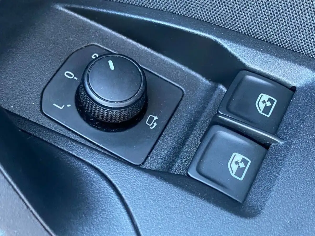 2019-seat-ibiza-10-mpi-fr-big-50