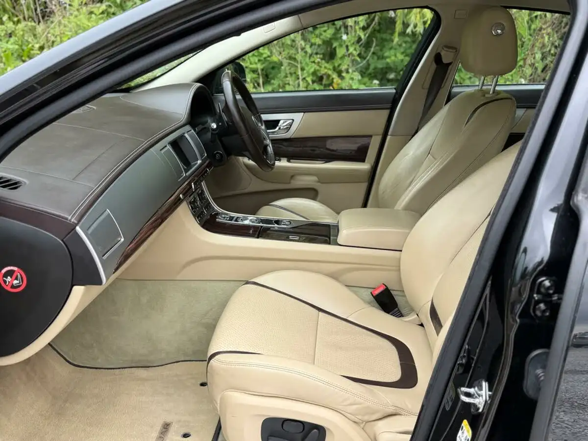 2015-jaguar-xf-22td-portfolio-200ps-saloon-4d-big-16
