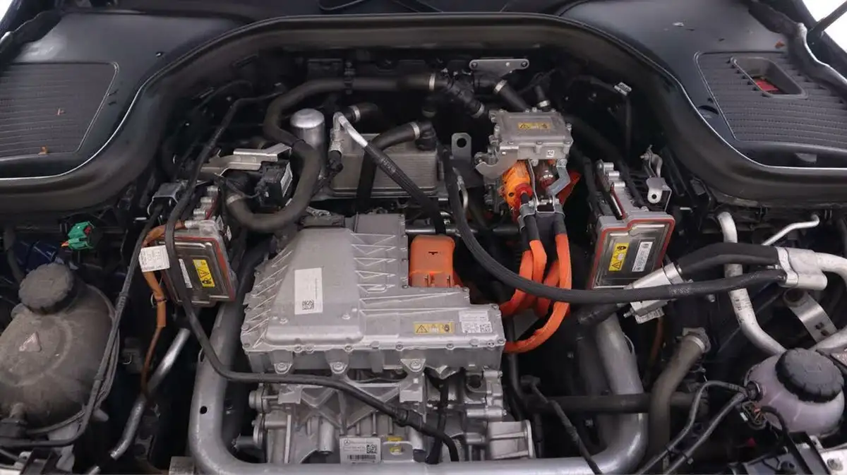 2021-mercedes-benz-eqc-e-eqc-400-amg-line-big-18