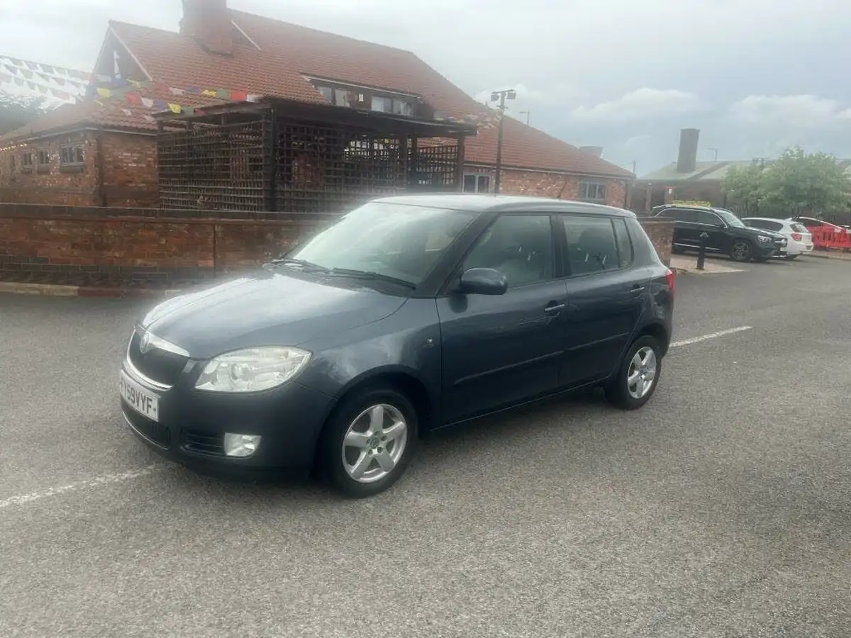 2009-skoda-fabia-14td-greenline-hatchback-big-0