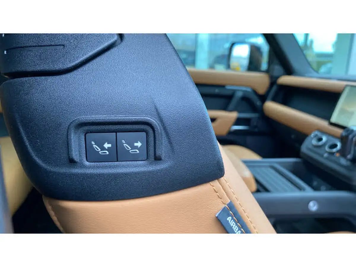 2023-land-rover-90-defender-50-p525-v8-big-39
