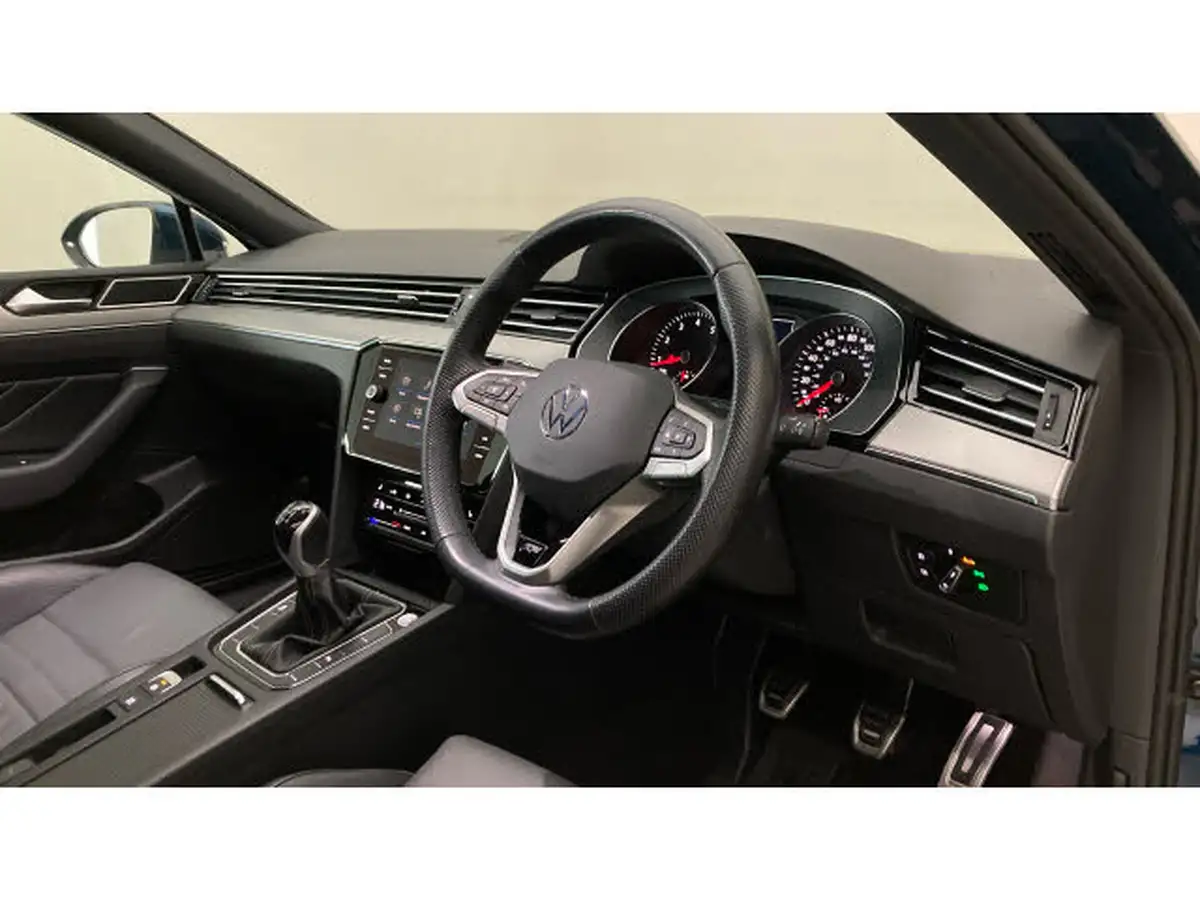 2022-volkswagen-passat-15-tsi-r-line-saloon-4d-big-5