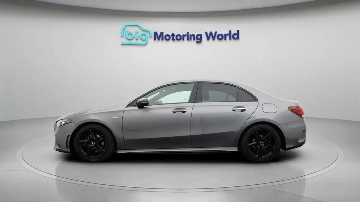 2022-mercedes-benz-a-class-13-a180-amg-line-premium-edition-saloon-4d-7g-dct-big-3