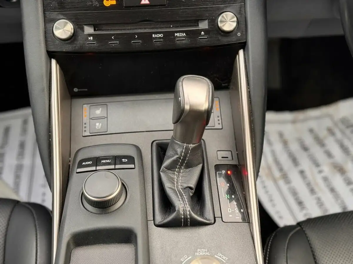 2017-lexus-is-300h-25-advance-big-13