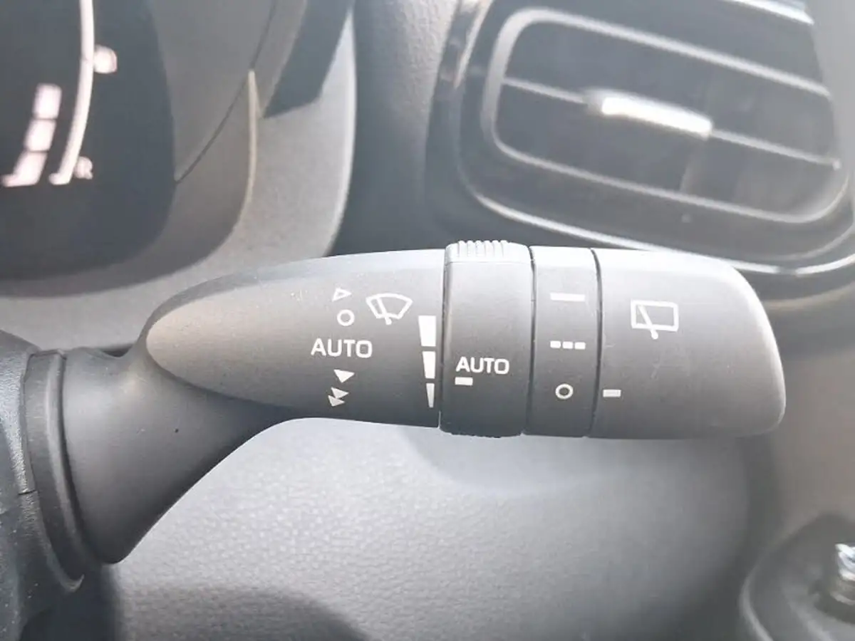 2024-toyota-yaris-cross-15-vvt-i-design-big-17