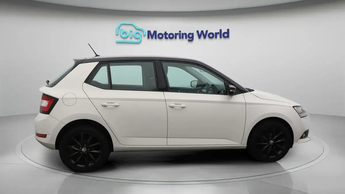 2021-skoda-fabia-10-mpi-colour-edition-60ps-big-8
