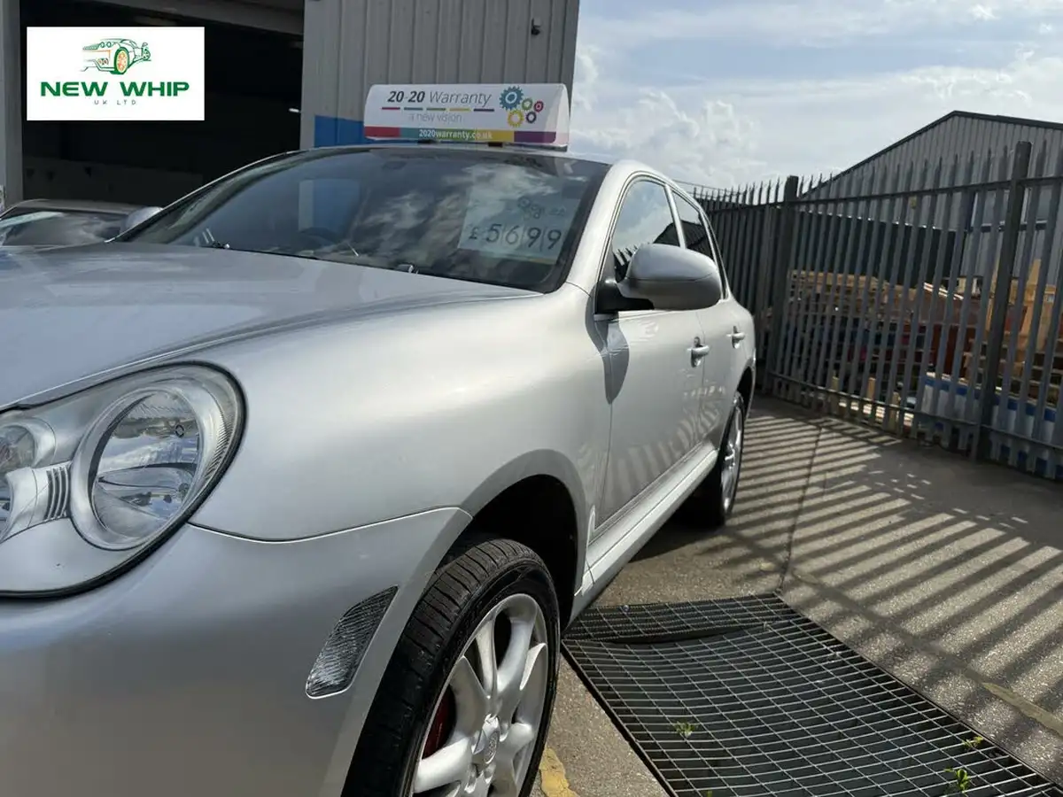 2004-porsche-cayenne-32-big-10