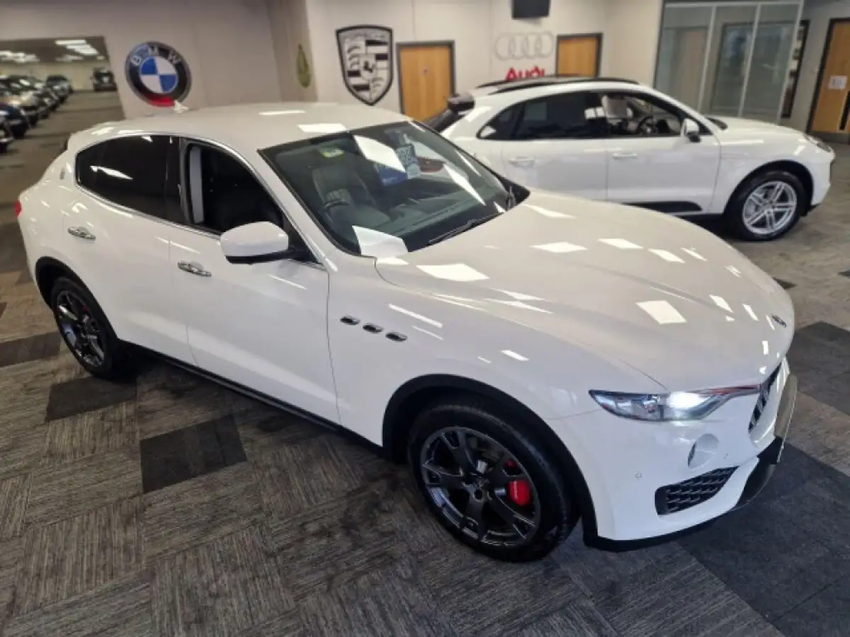 2017-maserati-levante-30td-awd-big-29