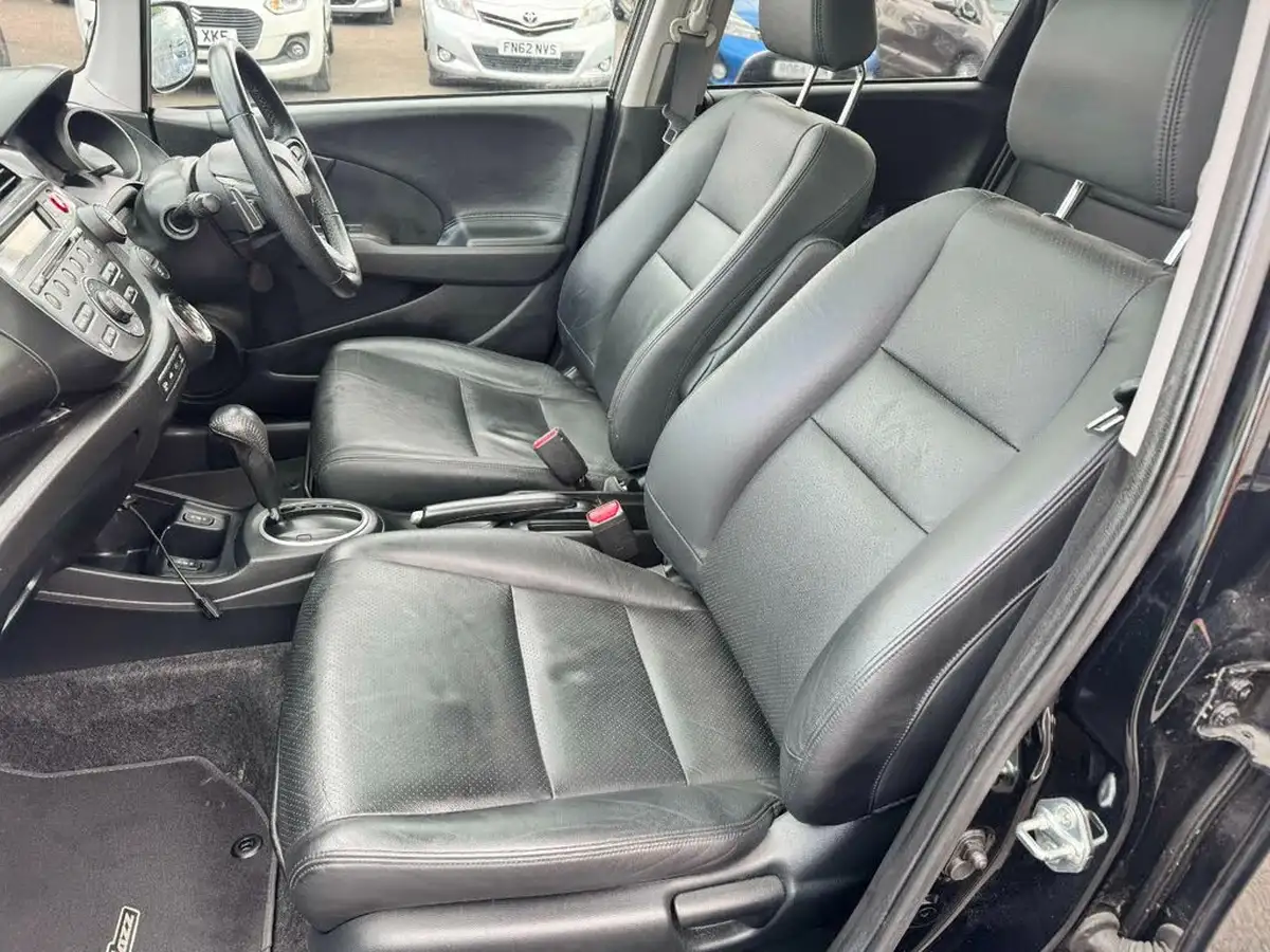 2014-honda-jazz-14-exl-cvt-big-12