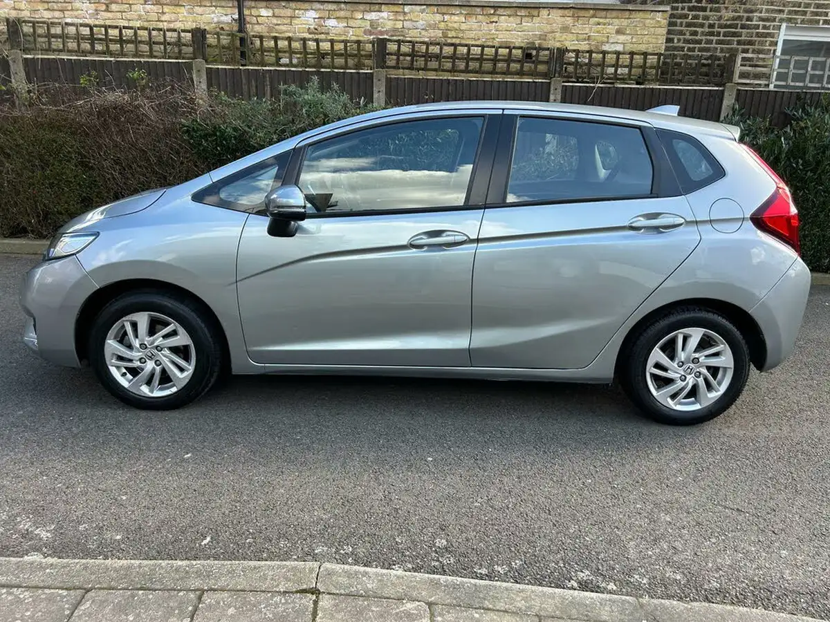 2016-honda-jazz-13-i-vtec-se-cvt-big-5