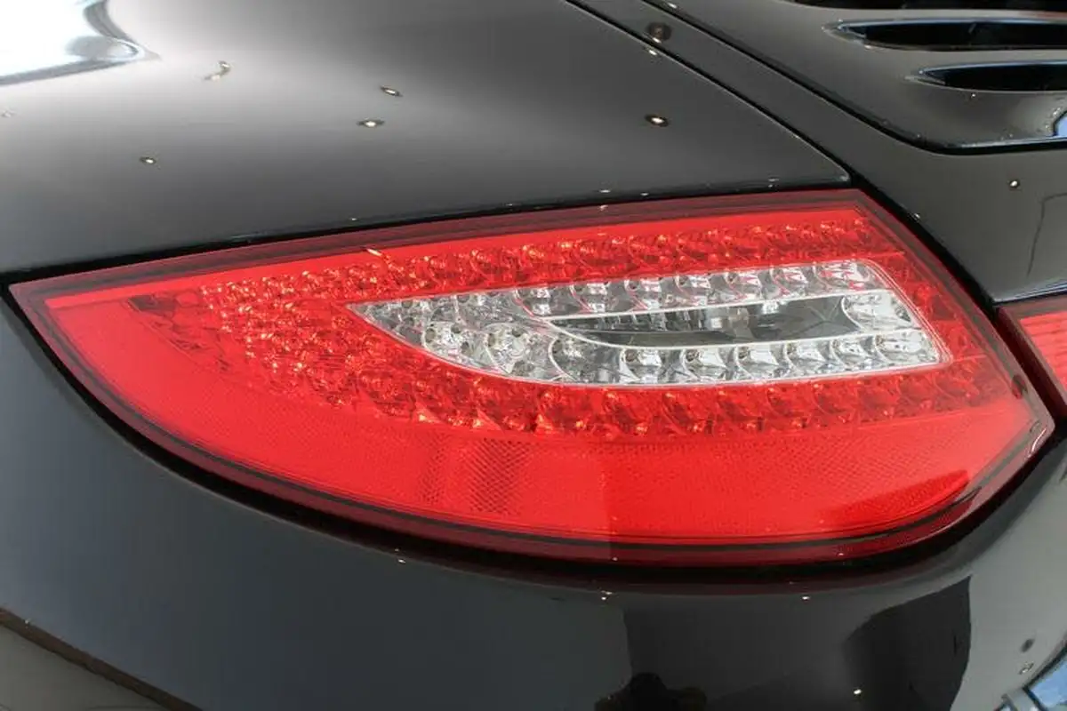 2023-porsche-taycan-e-turbo-s-big-40