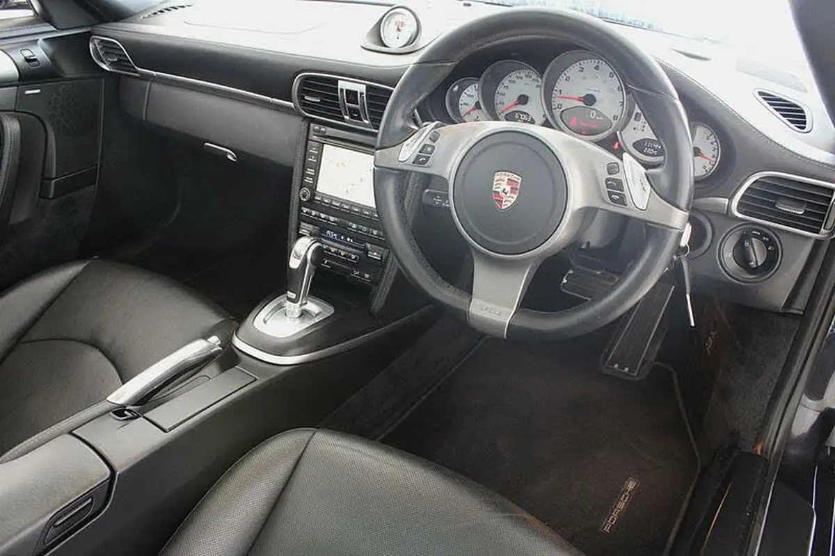 2023-porsche-taycan-e-turbo-s-big-16