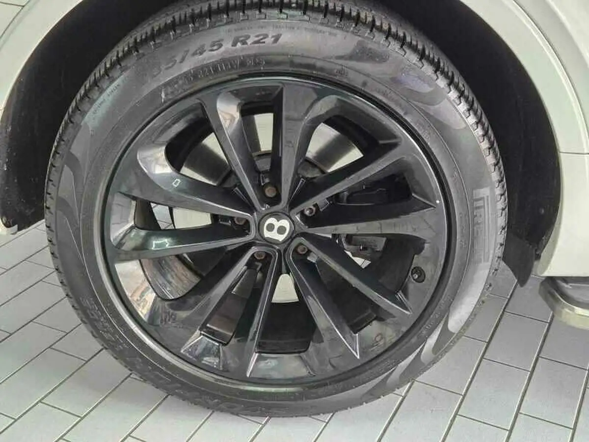 2019-bentley-bentayga-40-v8-big-15