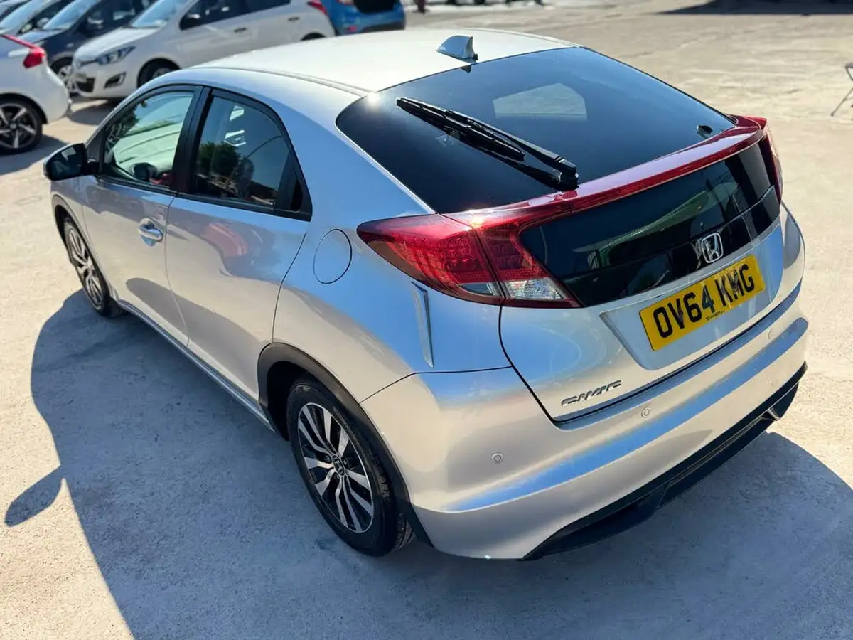 2014-honda-civic-16td-se-plus-hatchback-big-15